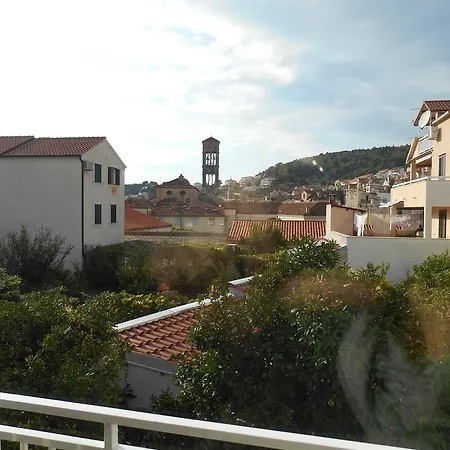 Alojamento de Acomodação e Pequeno-almoço Oaza Hvar Town