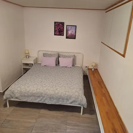 Alojamento de Acomodação e Pequeno-almoço Oaza Hvar Town