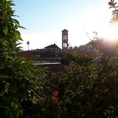 Alojamento de Acomodação e Pequeno-almoço Oaza Hvar Town